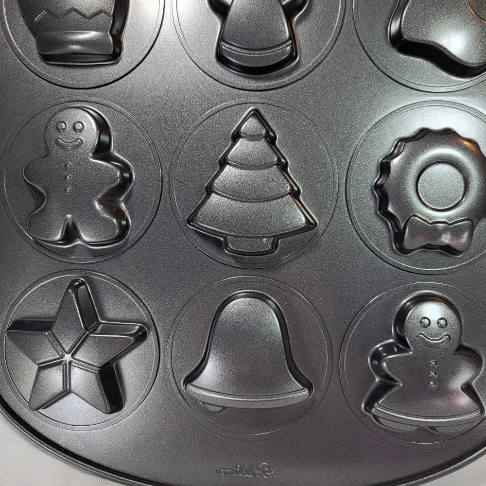 Wilton 12 Cookie Shapes Pan Non-Stick Christmas Holiday Baking Mold Metal - Picture 6 of 11